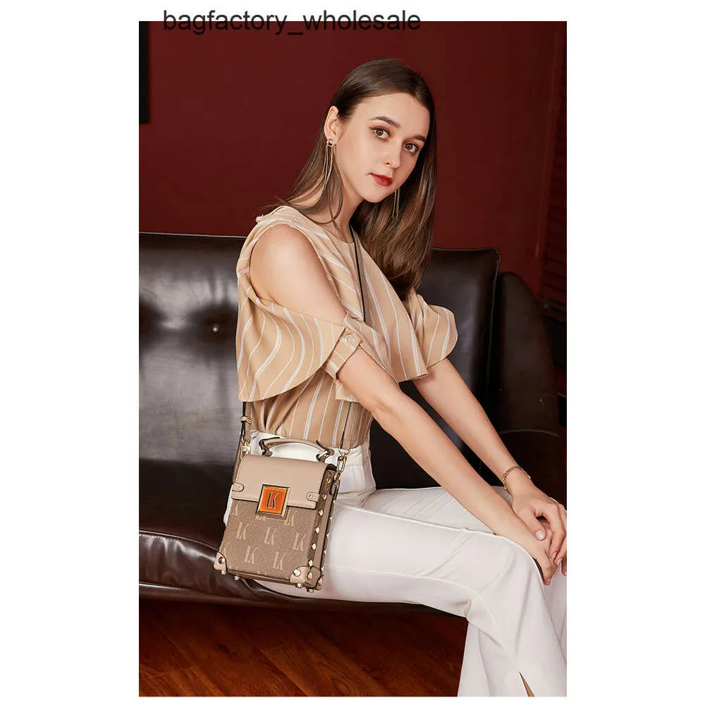 Shoulder Bag Top Fashion Designer Unique Dign Genuine Leather Mobile Phone for Womens New Summer Versatile Portable Box Single Shoulder Crossbody Bag