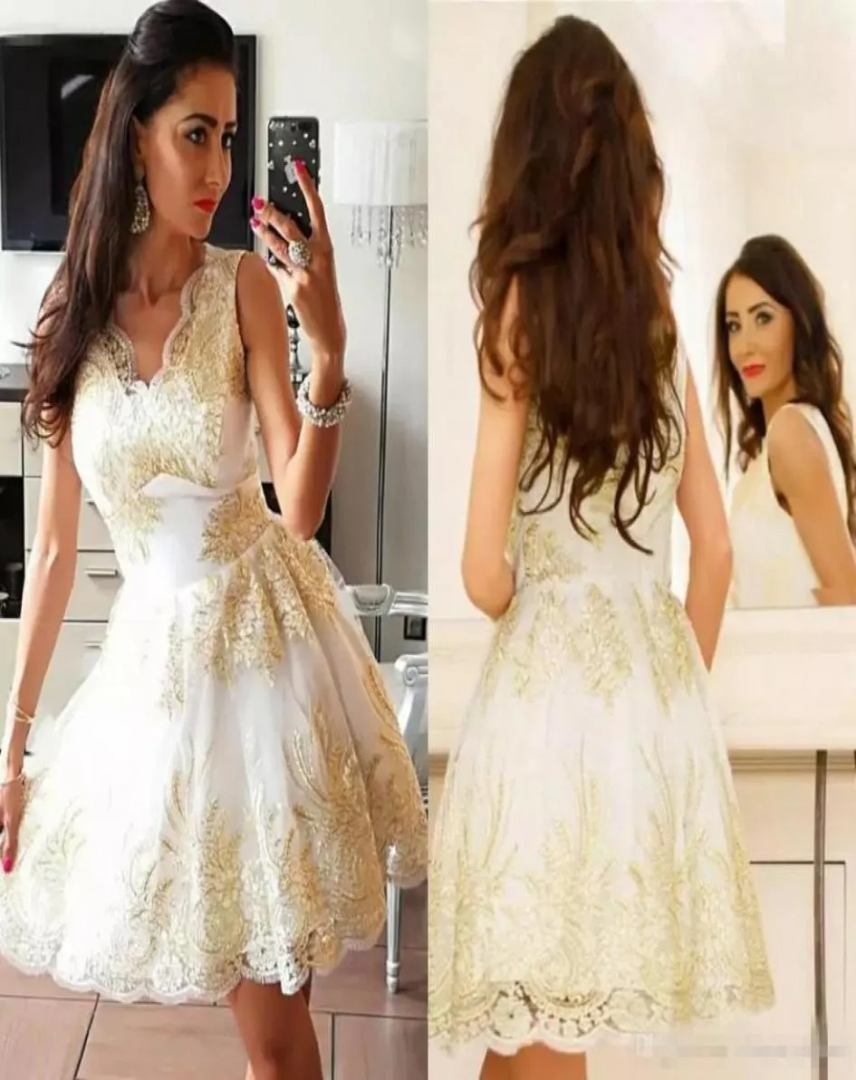 Jolie robe de soirée de cocktail en tulle ALine Vneck courte avec des appliques dorées en dentelle au-dessus du genou robes de soirée mini occasion spéciale Dres9858019