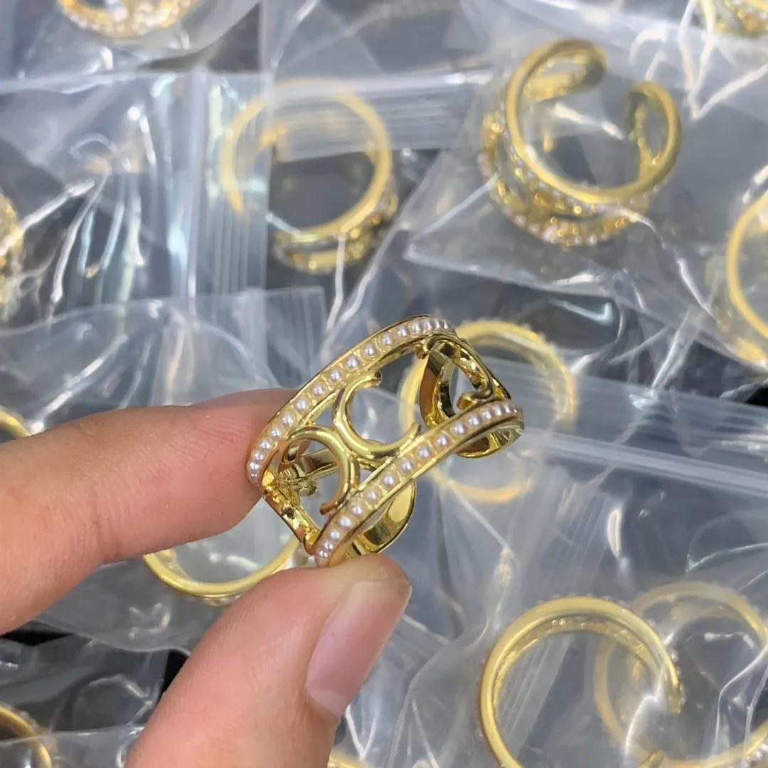 Lyxmodelsmycken Designer Ring Love Rings Nail Ring Designer för Womens 18Kgold Plated With Diamond for Womens Man Rings Par Party Wedding Engagement Present