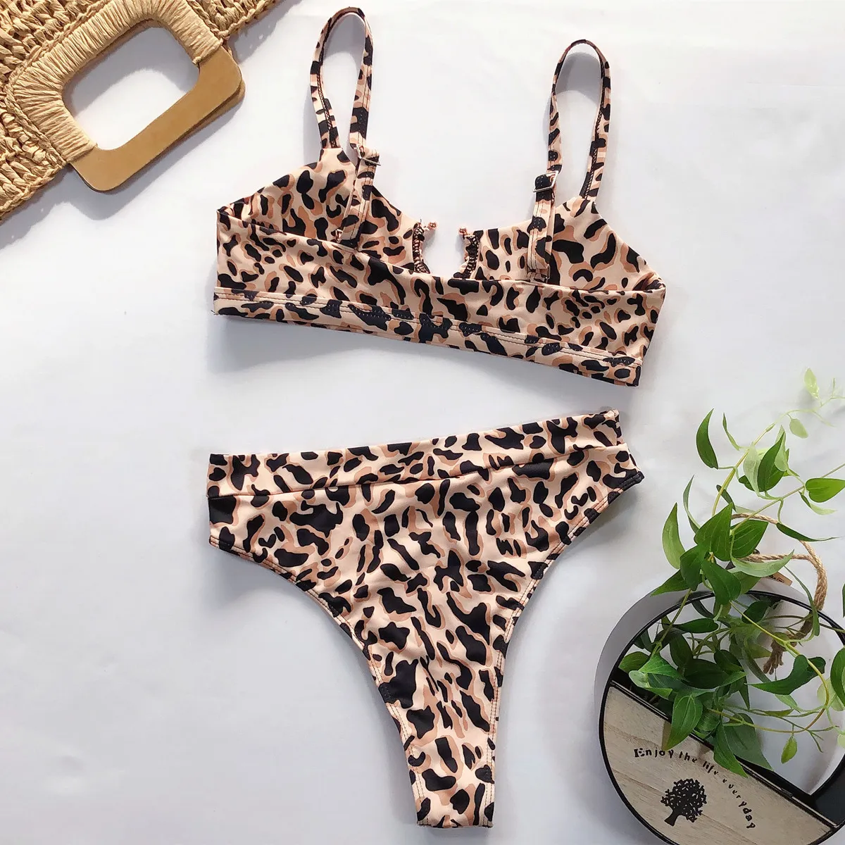 Luxury Bathing Suit Designer Badkläder Designer Bikini Split Swimsuit Leopard Serpentine Print Bikini med bröstkuddar och inget stålstöd