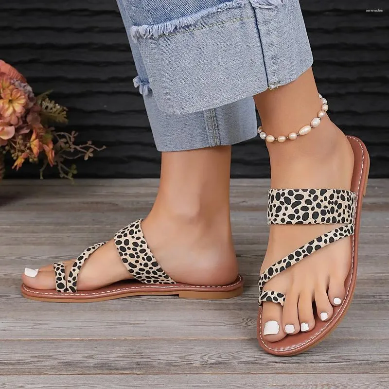 Sandálias femininas com estampa de leopardo plana slides moda toe loop aberto slide verão sapatos de praia