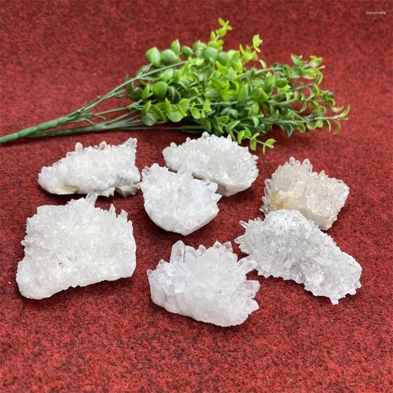 Dekorativa figurer Minerales Naturlig vit kristalläger oregelbunden sten läker människokroppens aura heminredningsrum dekorera kontor