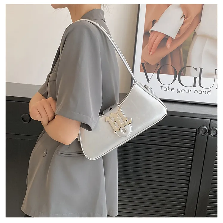 2024 Nuevo bolso de moda Pequeño bolso de mujer minimalista francés nuevo bolso de hombro súper caliente de moda y de moda, bolso cruzado versátil de color sólido para las axilas