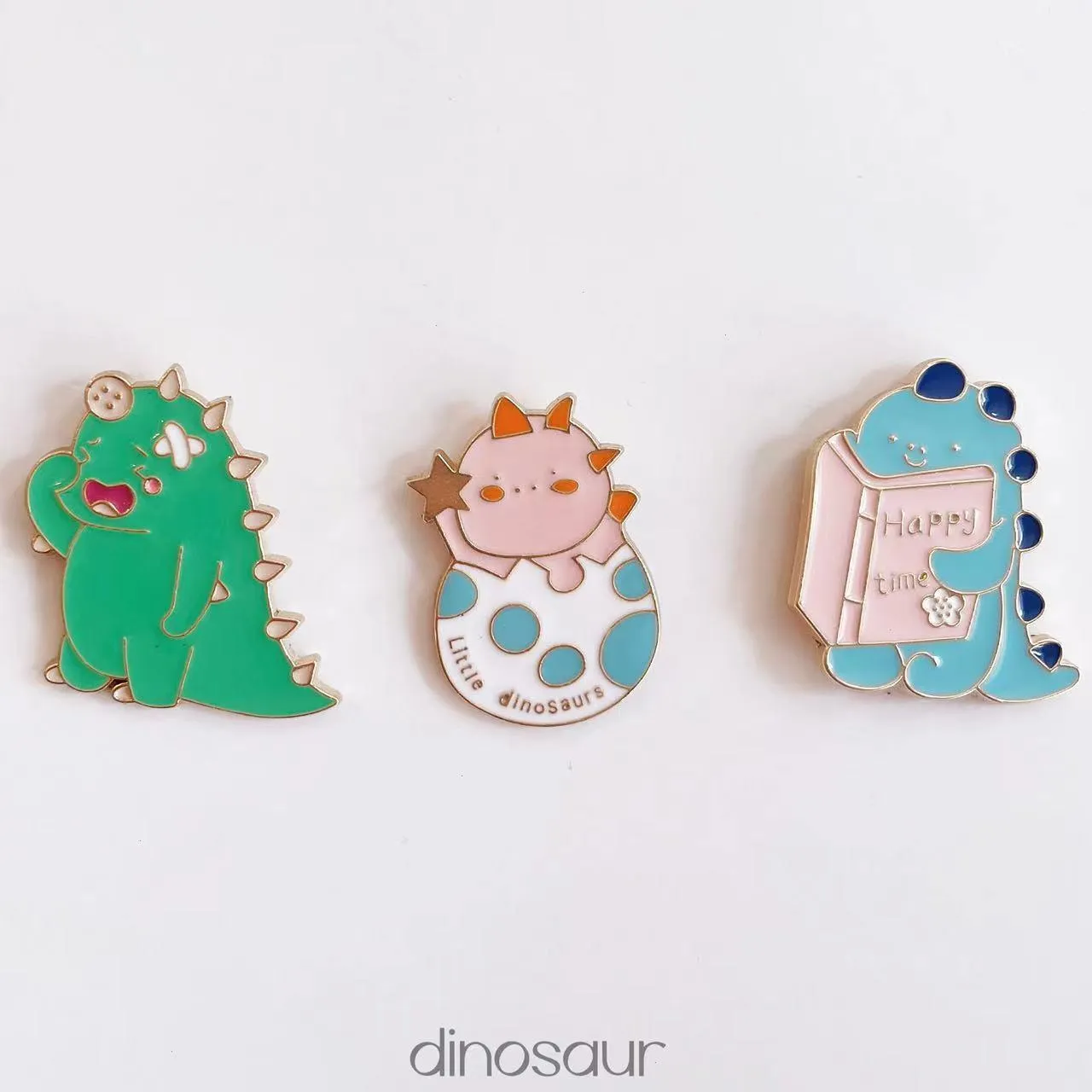 Épingles en émail de dinosaure pour enfants, garçons et filles, jeux de films animés mignons, épingles en émail dur, collection de broches de dessin animé, sac à dos, chapeau, sac, insignes à revers