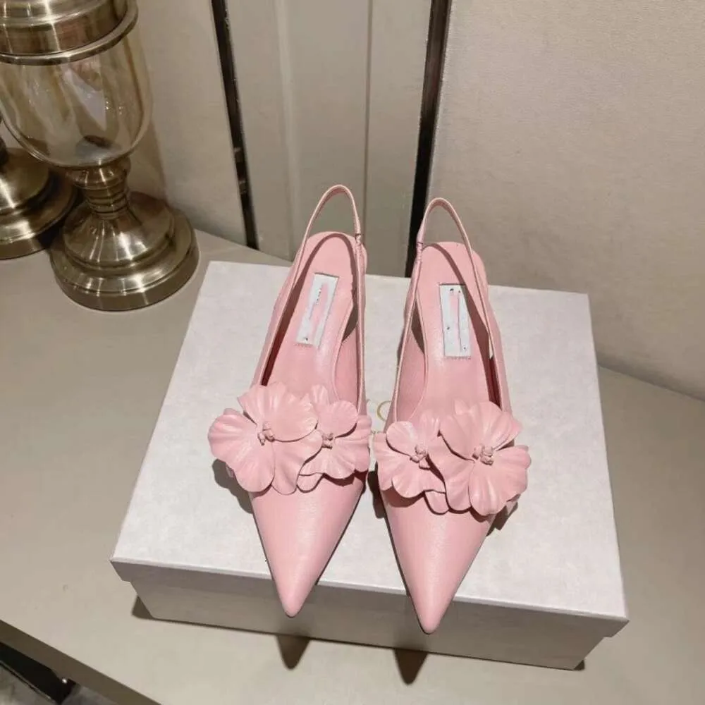 2024 Début du printemps Nouvelle fleur fée romantique orchidée pointue sandales à talons hauts français haut de gamme en cuir véritable petits talons chaussures pour femmes