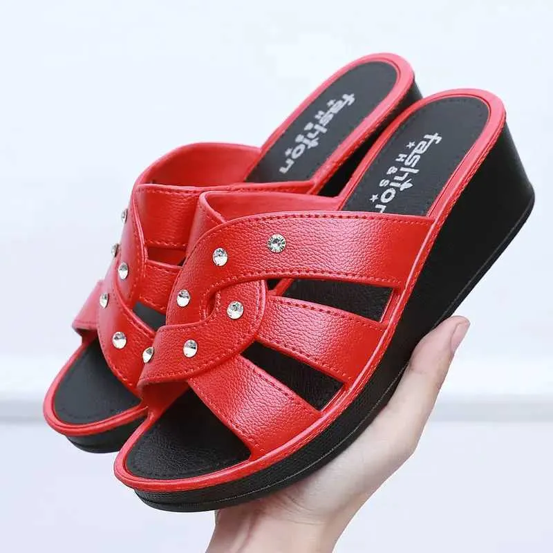 Slippare Womens High Heels Summer Wear Thick Soled Fashionable Home Anti Slip Mother Shoes Soft Social Wedge Womens Sandals01GGZW H240322