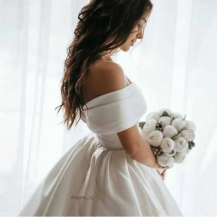 Свадебные платья принцессы 2021 года, атласные винтажные свадебные платья невесты с открытыми плечами, длинный шлейф, белое свадебное бальное платье цвета слоновой кости