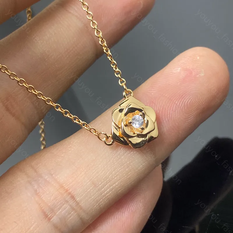 Womens Designer Necklaces Luxury Diamonds Jewelry Flowers Necklace Rose Gold Camellia Pendant Necklaces Fashion Wedding Jewellry Gifts 925 Silver CYG24032604-8