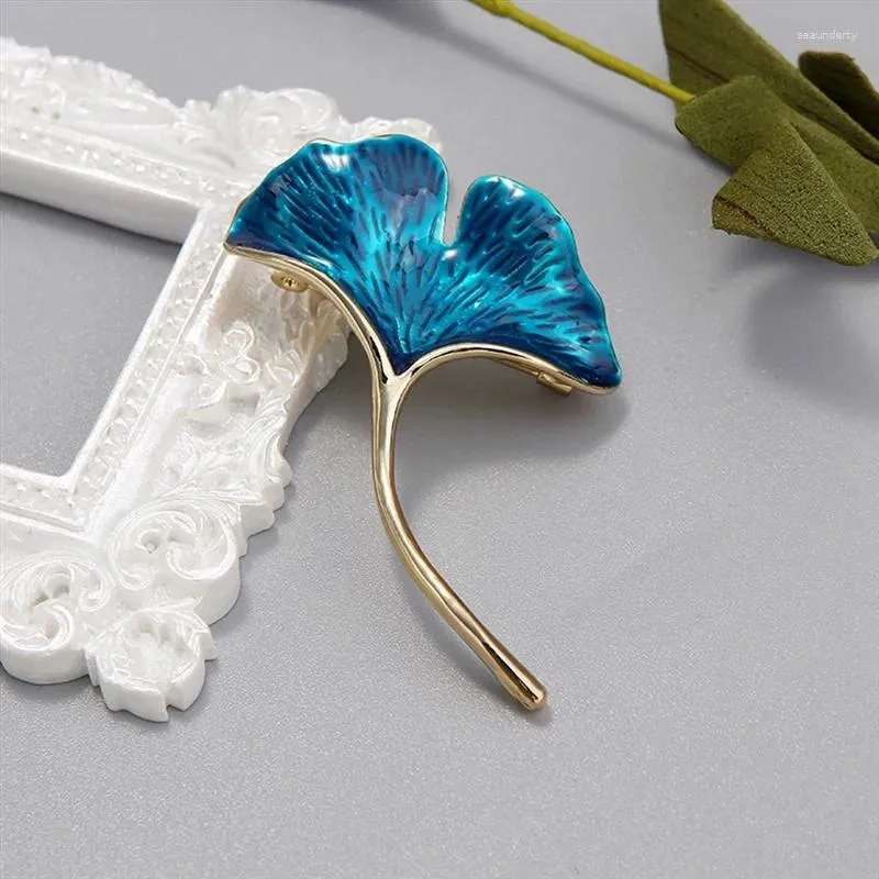 Baumelnde Ohrringe Retro-elegante Ginkgo-Blatt-Broschen für Frauen, Hochzeitsfeier, Blumennadel, modische Bijouterie A