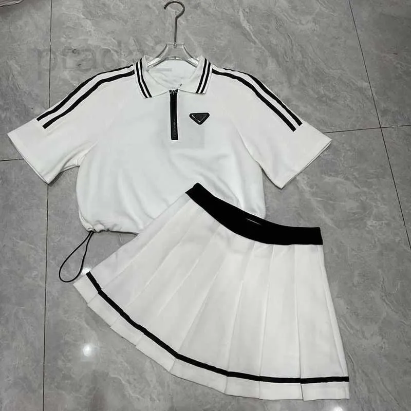 Robe deux pièces Designer 2024 Été Nouveau style décontracté style paresseux contraste col polo manches courtes associé à une jupe plissée ensemble de style fille HFWW