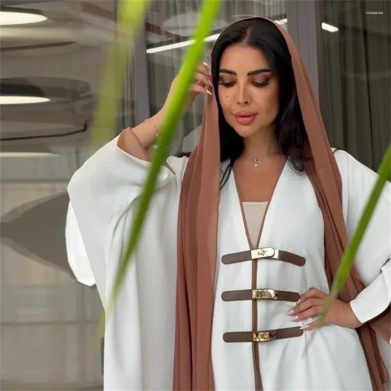 Etniska kläder Marocain Abayas för kvinnor 2024 Eid Ramadan Djellaba Dubai Turkiet Kaftan Islamiska arabiska mantel Kimono Cardigan Jalabiya