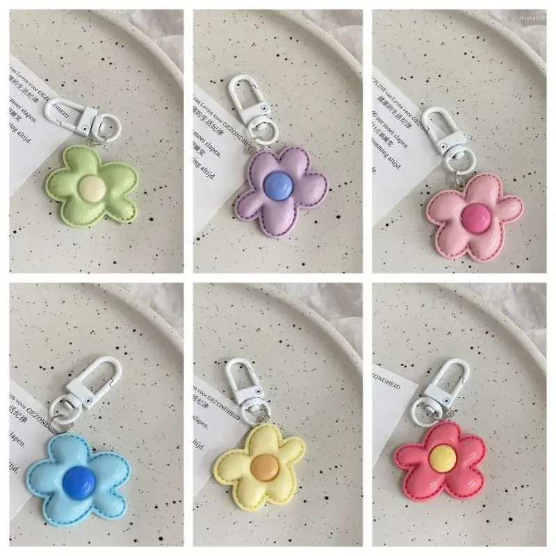 Keychains Korean Style Cute Mini Flower Keychain Kawaii Colorful Resin Floral Keyring Funny Fashion Bloom Bag Pendant Hanging Accessory