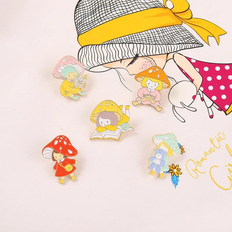 Svampflicka Emalj Pin Flower Book Bear Brooch Madges Kläder LAPEL PIN CAP BAG Creative Fun smycken gåva till barn