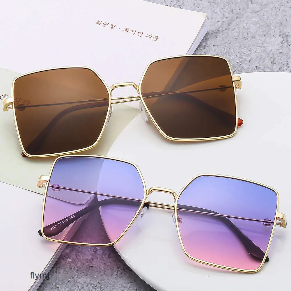 2 pcs Fashion luxury designer 2023 Sunglasses for women with large boxes to cover the face and take a street photo with a bare face Individualized fashionable and UV res