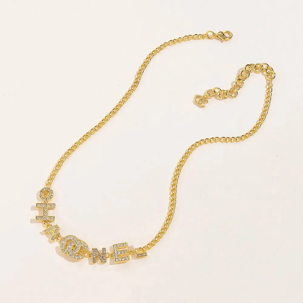 2024 Designer Lin Zhou Colares de pingente de luxo de aço inoxidável clássico simples carta geométrica cristal strass colar corrente feminina acessórios de joias