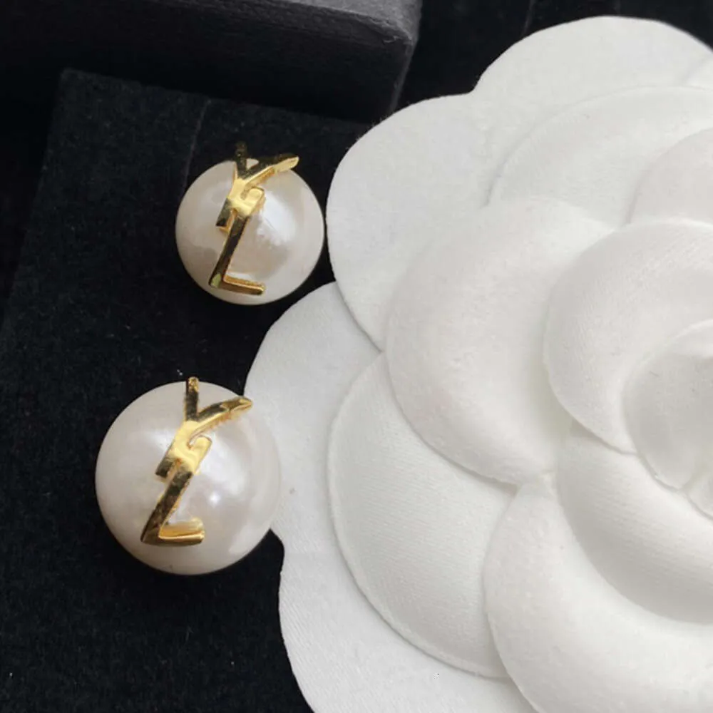 Stud Pearl Kearing Designer Takı Lüksler Kadınlar İçin Küpe Küpe 925 Gümüş Boucle Studs Mektuplar Çemberler Aşk Küpe Düğün 2024 Güzel 1