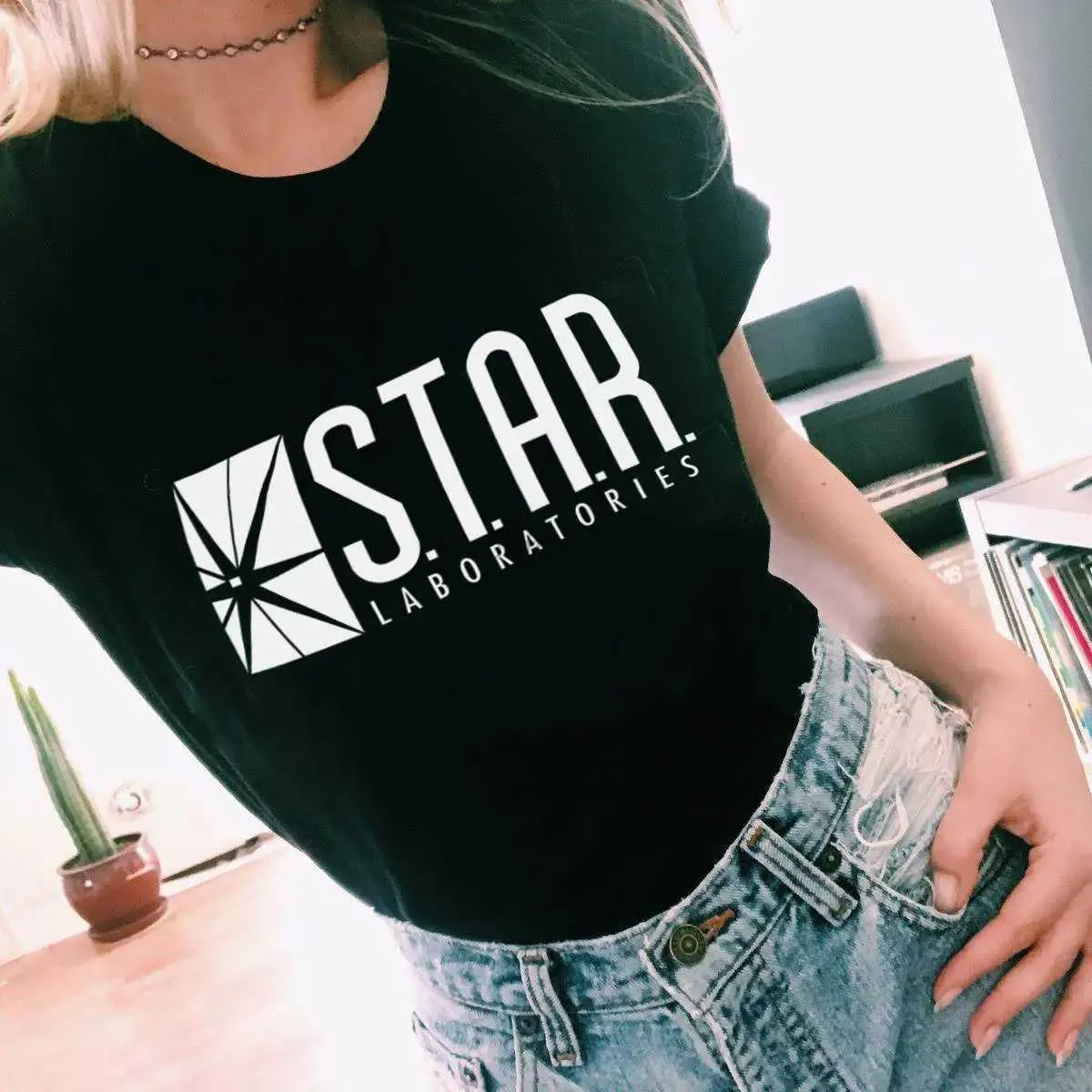 T-shirt da donna Flash DC Barry Allen Laboratories Star Labs T-shirt da donna stampata con lettera Maglietta divertente in cotone casual T-shirt Harajuku Top 240322