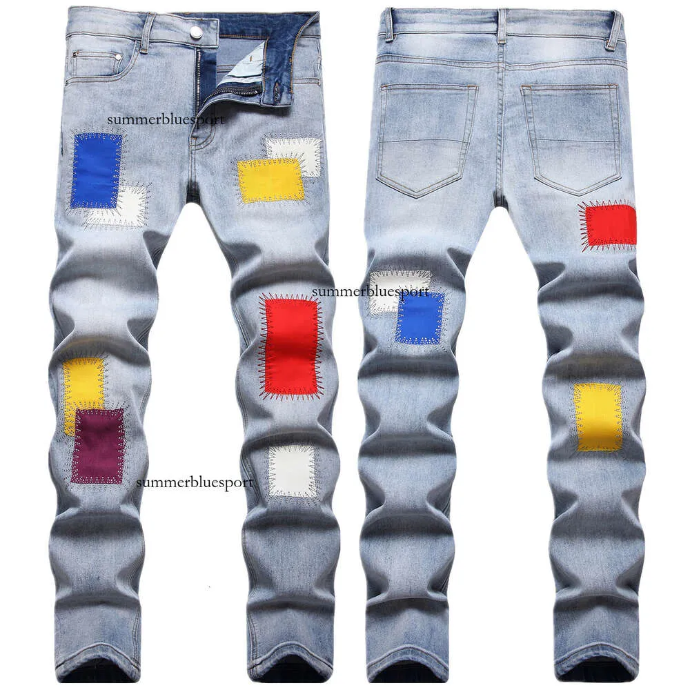 Herren-Jeans in schmaler Passform, modisch, kleiner Fuß, bestickt, mit buntem Aufnäher, elastische Waschung, blaue Hose