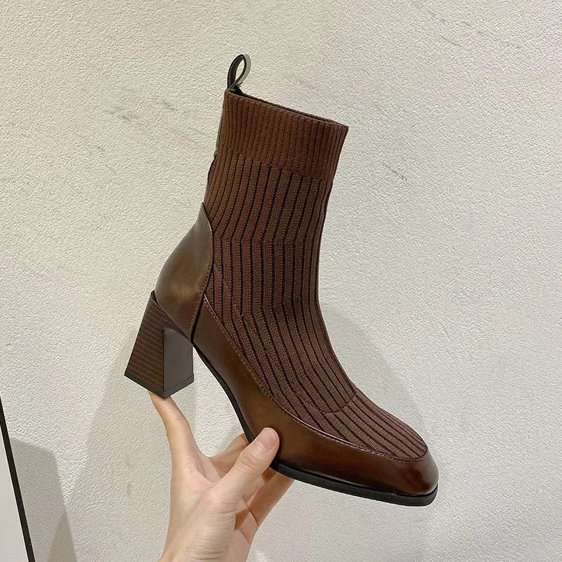 Laarzen 2021 Nieuwe persoonlijkheidsplein Heel Socks Boots Mode Dikke Heel Stretch Clote laarzen Women Laarzen Hoge hakken Handgemaakte laarzen