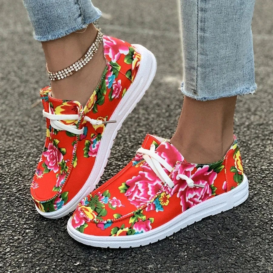 In the spring of 2024 the new large size casual womens flat shoes with round heads and large flowers in Northeast China are casual shoes. Y2W4#
