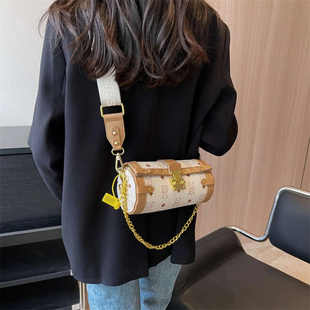 Bucket Bag Designer Hot Sale Womens Bag New Single Shoulder Crossbody Fashionable Cylindrical Change Wtern and Popular Style