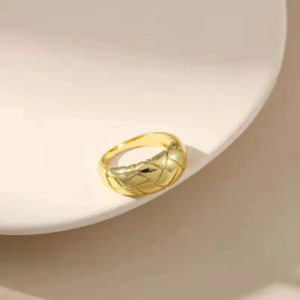 Fashionable Small Fragrant Style Diamond Grid Gold Ring, High-end Pigment Jewelry