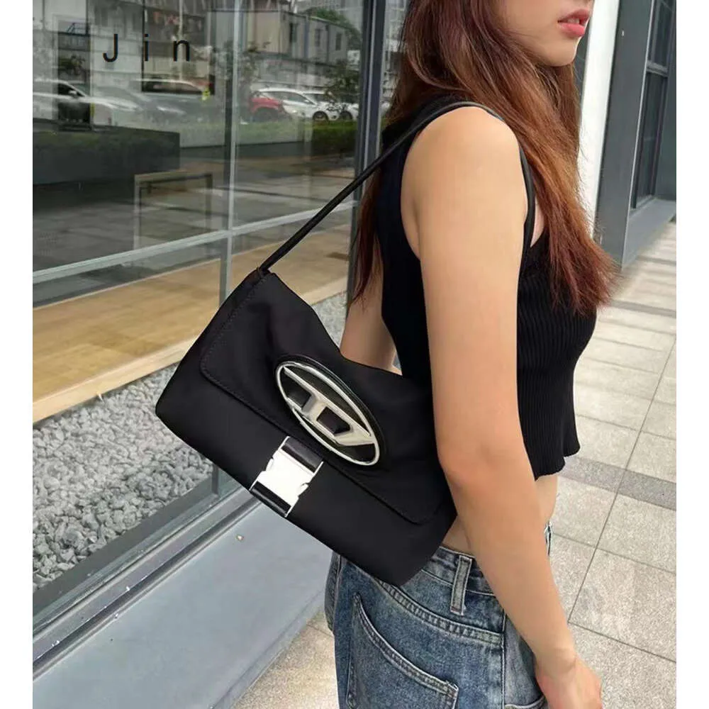 Crossbody Bag Ny Counter Quality Fashion New French Stick Underarm Bag Dingdang Single Shoulder Nylon Cloth Handheld Womens Pendder Oxford Bag