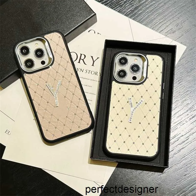 Designer Stilista Custodie per iPhone 15pro Custodia con lettere in argento per Iphone 15promax 14pro 13 Custodie per telefoni in cristallo di lusso da donna per uomo Regali classici55FB