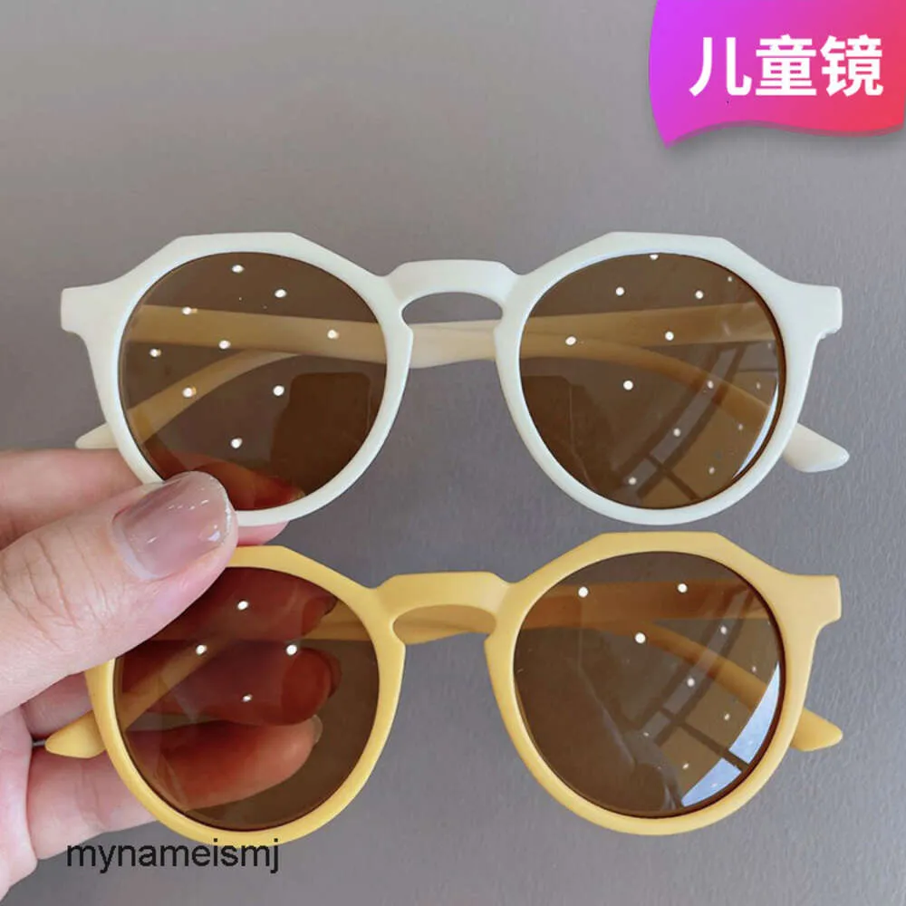 韓国の不規則な子供たちのサングラス2022新しい赤ちゃんファッションサングラス凹面のファッション