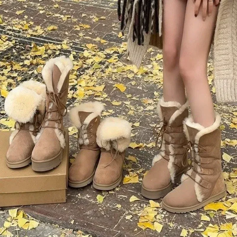 Boots 2023 Winter Lamb Wool Motorcycle Snow Boots Women's Leather and Wool One Piece Two Wear Lace up Mid Tube Velvet Warm Short Boots