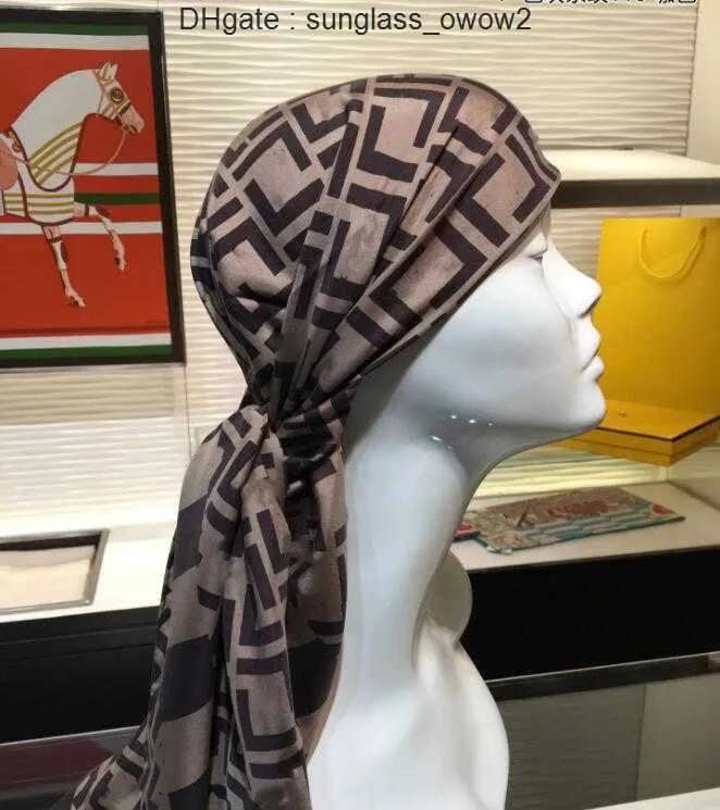 22 1Style Silk Scarf Head Scarfs for Widen Winter Luxurious High End Classic Retter Pattern Designer Shawl Scarves 70-90cm D2NXを超える柔らかいタッチに合わせやすいギフト