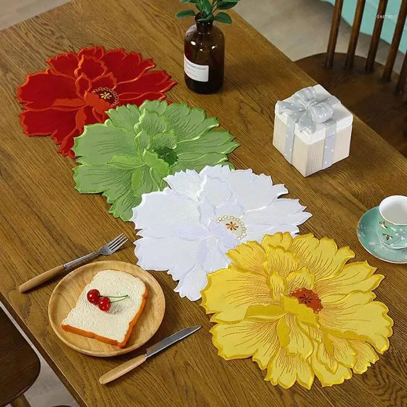 Bord mattor 2024 Superblommor broderi placemat cup mugg te panna kök matsal matta spetsar doily bröllop dryck pad