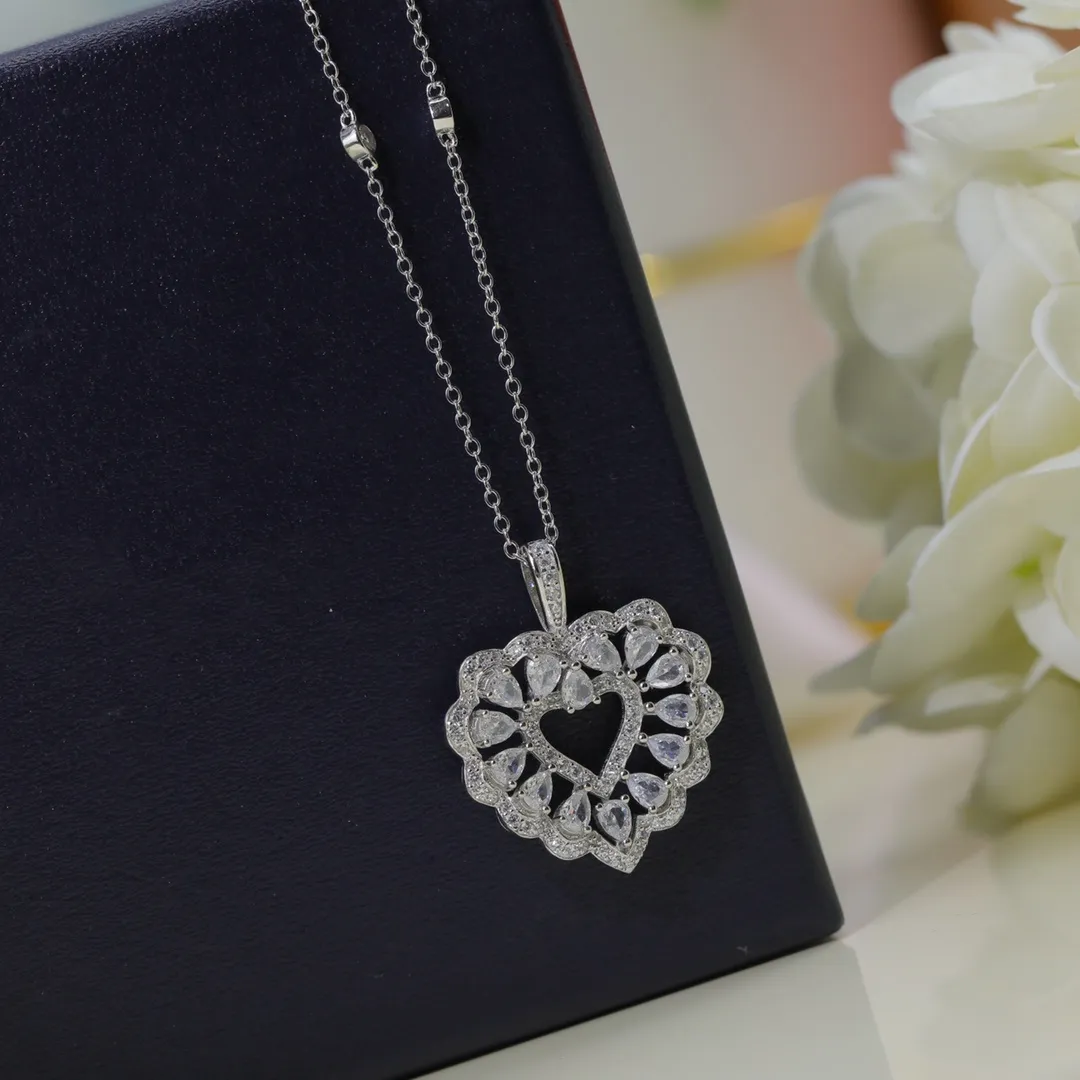 Luxury Jewelry Precision Edition Love Necklace with Full Diamond Heart Shape, Super Beautiful, Elegant and Sparkling Zircon