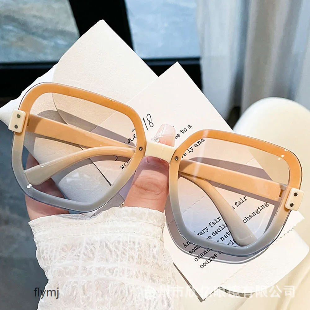 2 PCS Fashion Luxury Designer 2023 New Square Rice Nail Big Frame Version coréenne Lunettes de soleil Tiktok Fashion Trend Personality Femmes Lunes de soleil