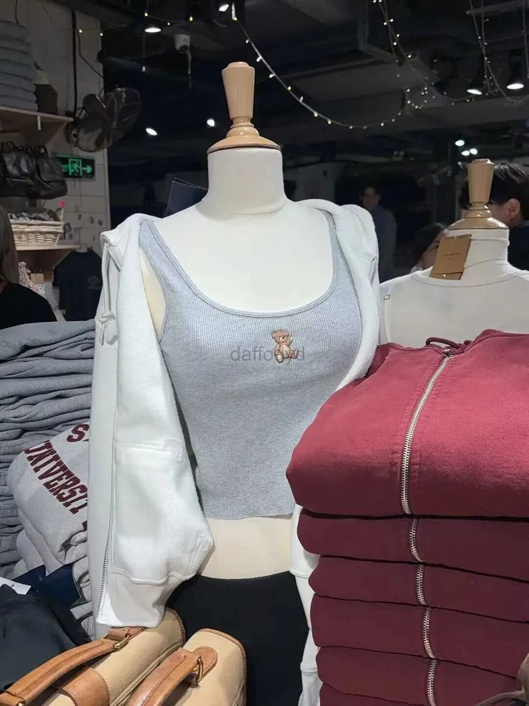 Damen-T-Shirt, kleiner Bär, bestickt, ultradünn, Tank-Top für Damen, graue Baumwolle, gerippt, ärmellos, süßes Tank-Top, Sommer, Freizeit, süßes Crop-Top Y2k 240322