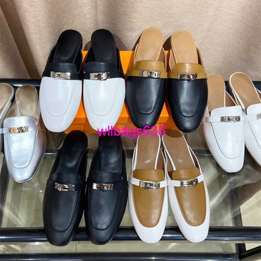 Mules Sandals Half Head Loafers Leather Slippers Families Full Leather Buckle för att ha på sig på toppen av påsen Half tofflor vår 2024 Nya Europa har logotyp HB9A7A