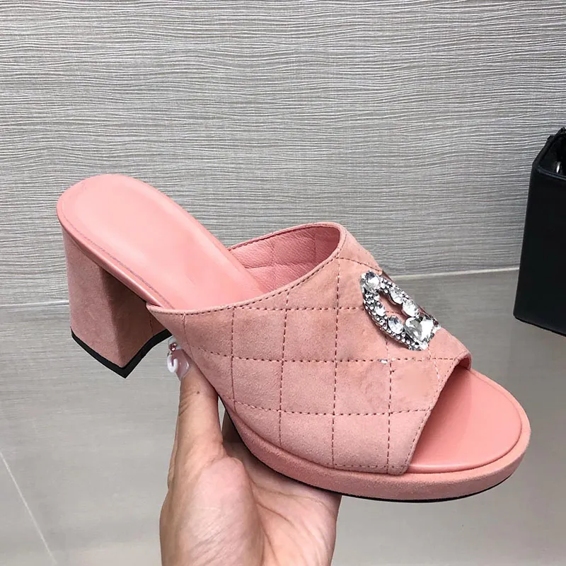 Sandalias de tacón grueso para mujer Zapatillas sin cordones Diseñador Ante Strass Piedra Slies Punta redonda Mulas Zapato de playa al aire libre Zapato casual Gris Negro Melocotón Rosa Zapato de ocio