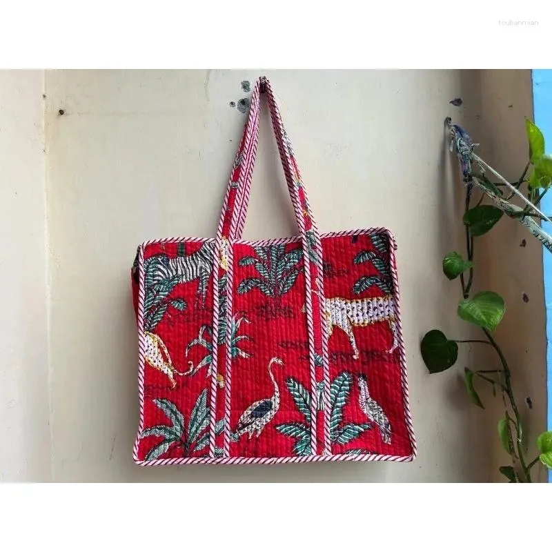 Aufbewahrungstaschen, gesteppte Umhängetasche mit rotem Tiger-Motiv, Damen-Strand-Handtasche aus Baumwolle