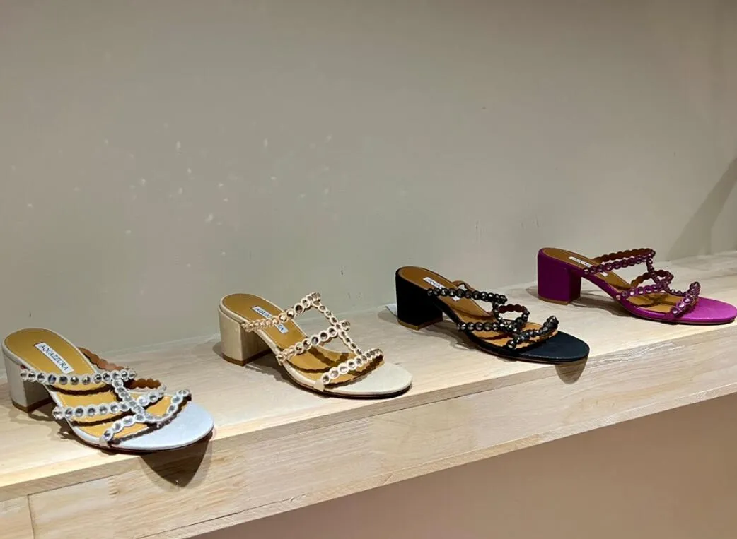 مصمم Aquazzura فستان عالي الجودة أحذية صيف صيف جديد 6.5 سم النساء الكعوب البلورية مشبك سيدة زفاف حزام مثير 100 ٪ جلد واحد الصندل