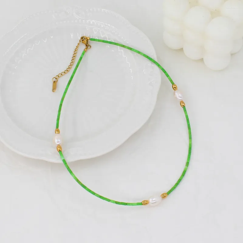 Collana orecchini set verde pallido perline di pietra naturale catene gioielli barocchi perle d'acqua dolce in acciaio inossidabile antiruggine regalo per le vacanze