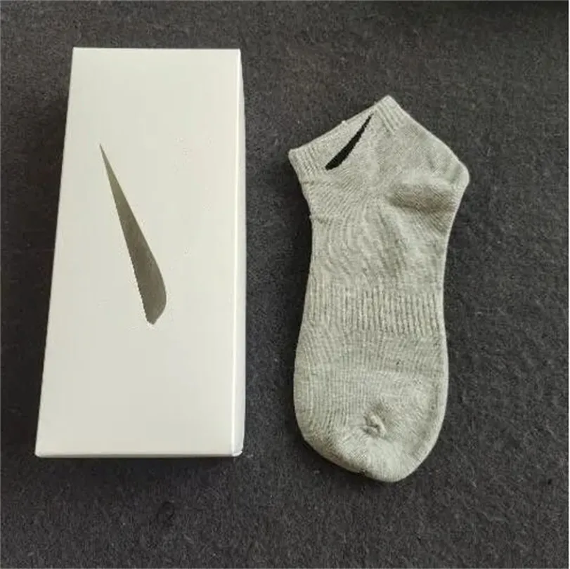 Designer Mens and Womens Socks Pięć marek luksurów sportowe skarpetki zimowe litera z bawełny skarpetki z pudełkami czyste bawełniane oddychające skarpetki sportowe dla mężczyzn i kobiet 15