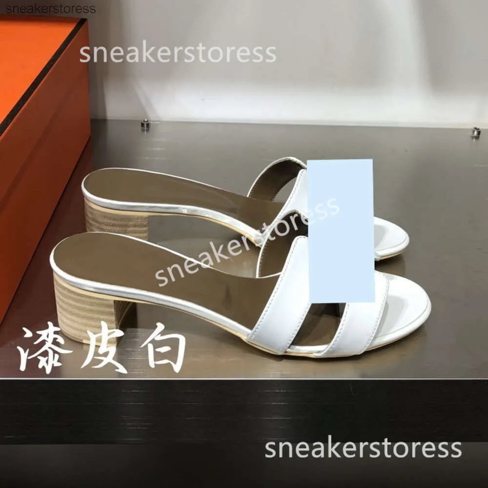 Oasis Sandal Slipper Oranss 2024 للنساء اللائي يرتدين كلاسيكيات عالية الكعب الصيفي من الجلد الفرنسي الأصلي يوميًا Slippers Lady Slippers BVM0