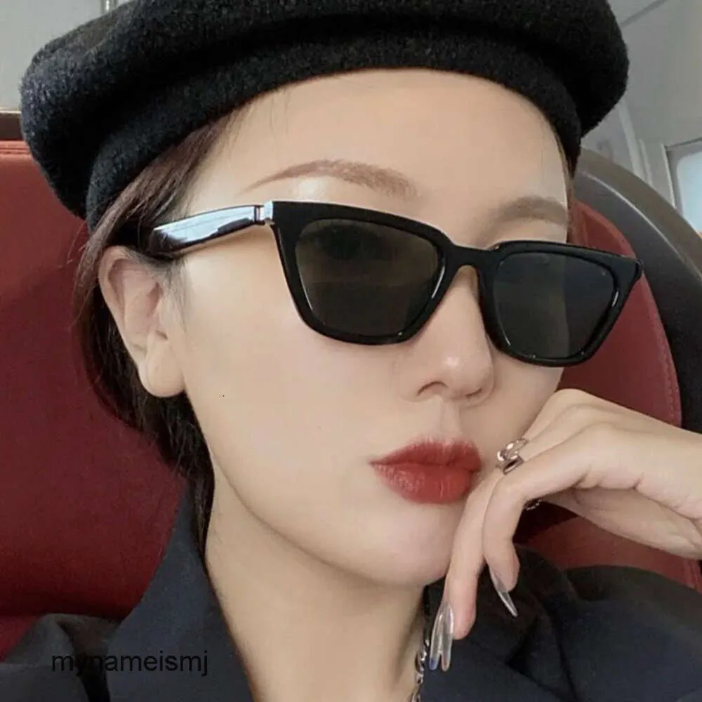 Version coréenne des lunettes de soleil net Red Cat Eye 2020 nouvelle tendance de la mode des hommes et des femmes vibrato le même paragraphe tiktok street fashion street