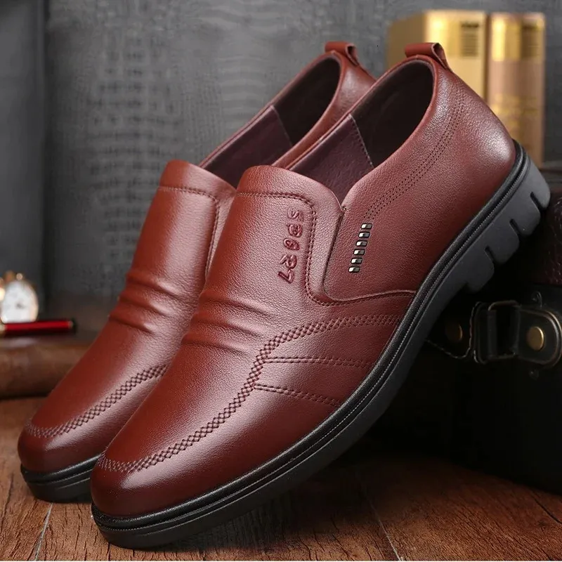 Chaussures en cuir pour hommes mocassins chaussures décontractées baskets antidérapantes chaussures habillées pour hommes chaussures plates respirantes légères chaussures confortables d'été 240314