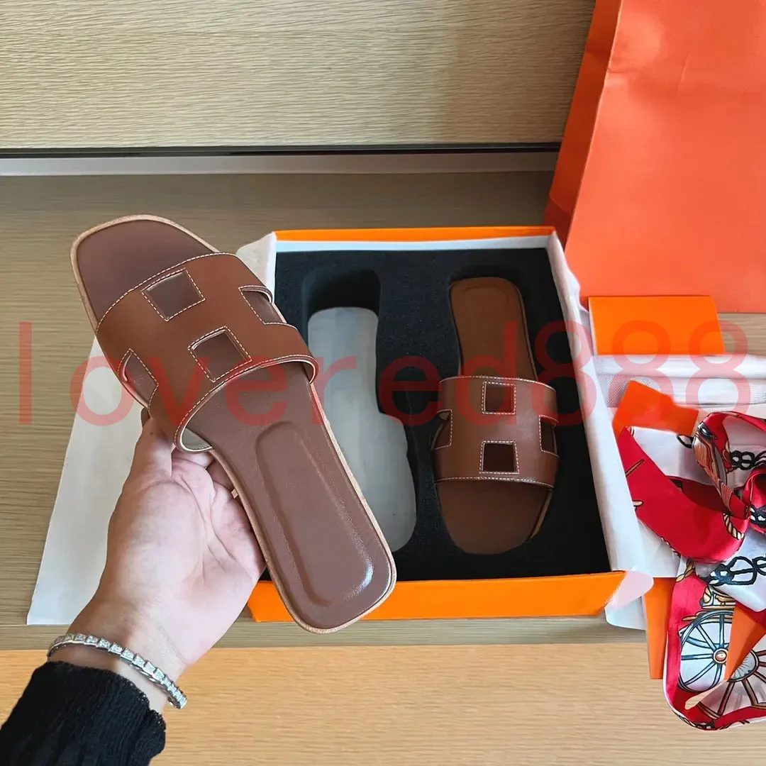 Designer sandaler för kvinnor 2024 tofflor läder sandaler casual loafers skor kvinnor glider sommar outkläder fritidsglas strandstrand platt äkta skor