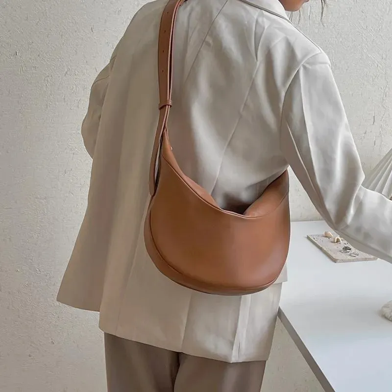 Kvällspåsar läderdesigner 2024 axel hobos väska för kvinnliga kvinnliga koreanska mode av hög kvalitet damer crossbody handväskor purseevening a1