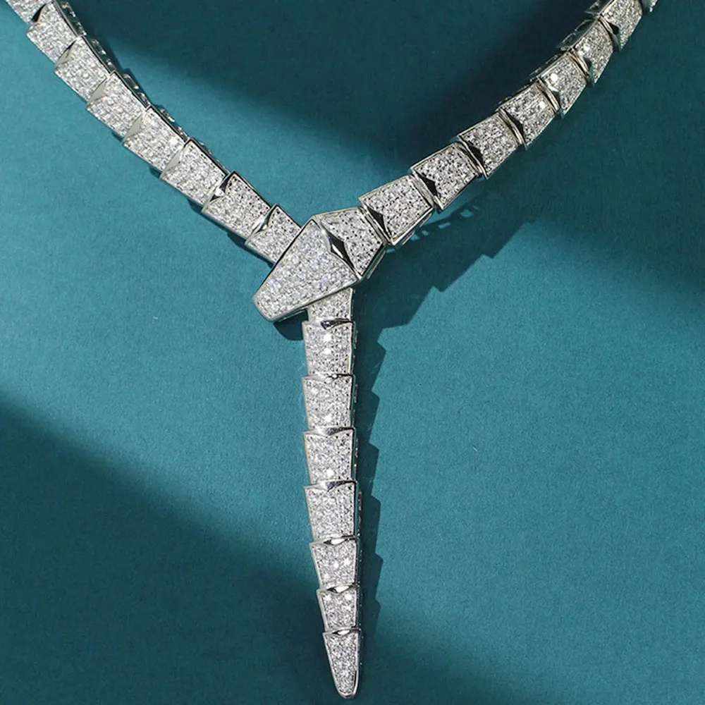 Zircon Diamond Stone Wide o Slim Snake Shaped Gargantilla Collar Pendientes Pulseras Anillos Mujeres Diseñador de lujo Joyería chapada en oro 240318