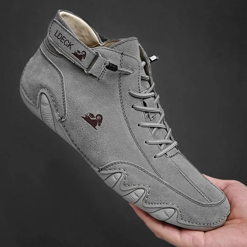 Scarpe da uomo Sneakers casual high top 2022 inverno nuovo in stivali alla caviglia allacciati per maschi scarpe calde moda di alta qualità per il tempo libero di alta qualità da uomo accogliente