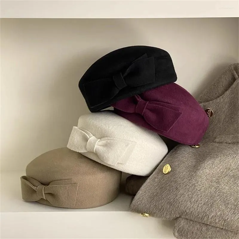 Berets Woolen Bow Boina Mulheres Outono e Inverno Doce Menina Elegante Retro Bonito Tamanho Grande Cabeça Felt Flat Brim Fedora Chapéu