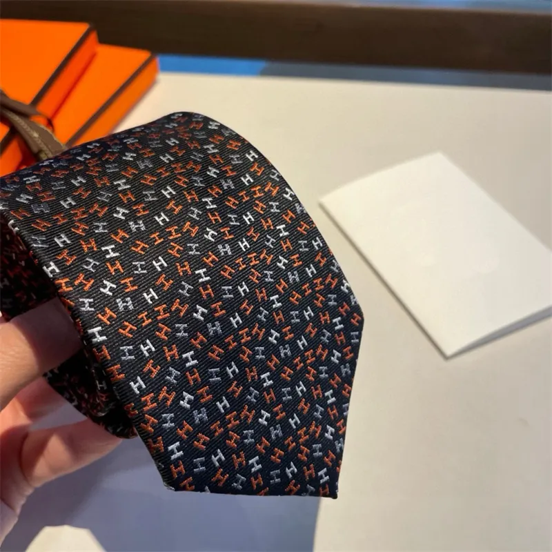 Projektant krawat męskie luksusowe krawaty dżentelmeni jedwabne krawat ręcznie robioną haft markę Pragnie kokardki Koszulka moda